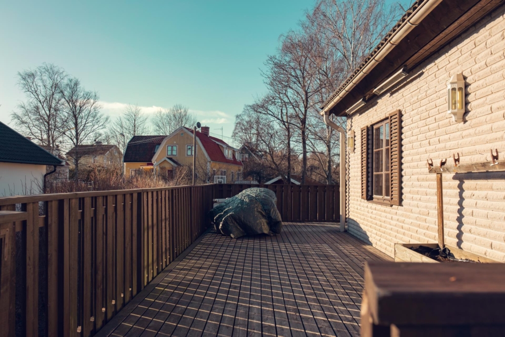 Välkommen till detta trevliga hus i Edsvikens lugna villakvarter, med stor , plan trädgårdstomt.