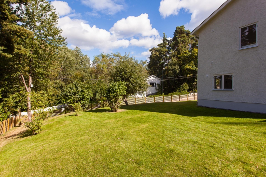 Topprenoverad villa 6 rum i önskeläge!