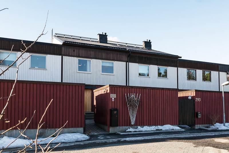 Fräscht radhus med tillbyggt vindsplan i Kärrdal!