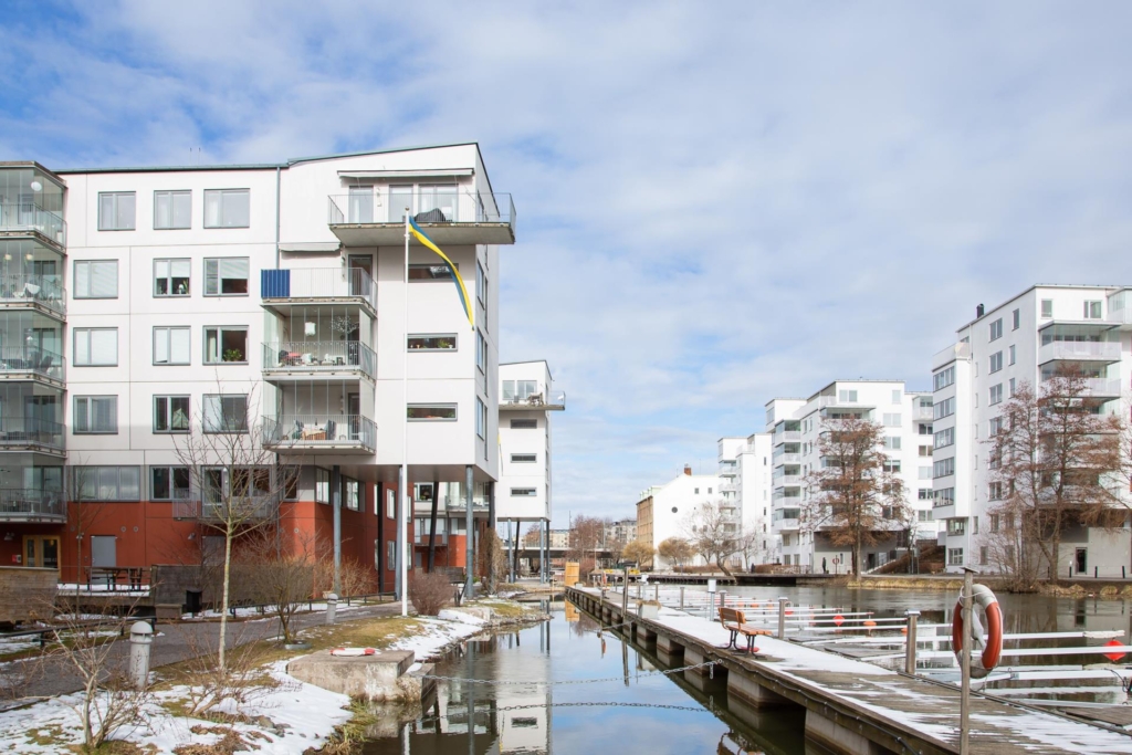 Frontläge mot vattnet och stor balkong i söderläge