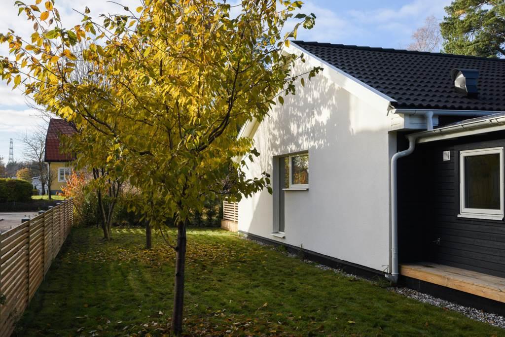 Nybyggd och mycket påkostad villa i önskeläge!