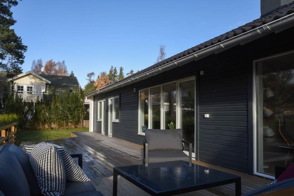 Nybyggd och mycket påkostad villa i önskeläge!