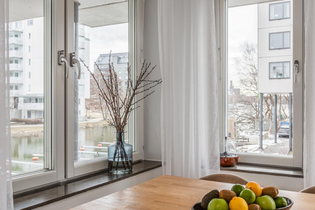 Frontläge mot vattnet och stor balkong i söderläge