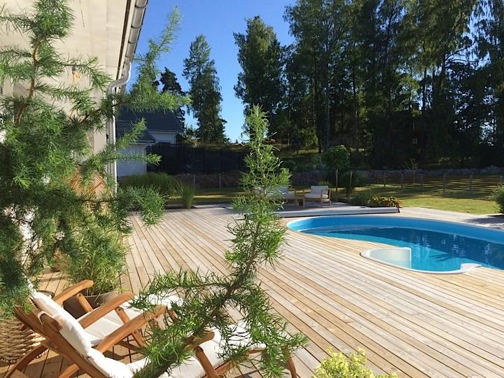 Unik ”skräddarsydd” villa med fantastisk terrass och pool!