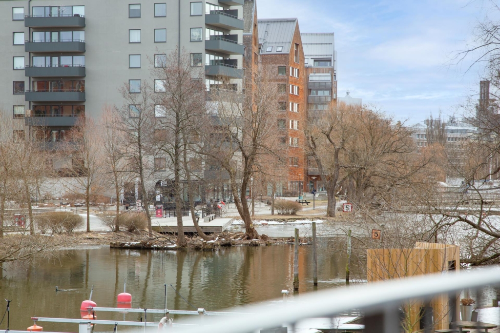 Frontläge mot vattnet och stor balkong i söderläge
