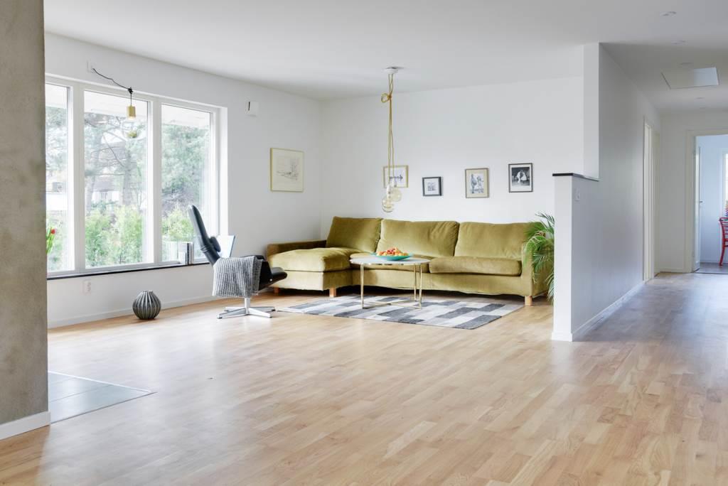 Nybyggd och mycket påkostad villa i önskeläge!