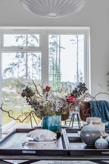 Nyproducerad villa i Svinninge, med påkostad interiör och utsökt läge.