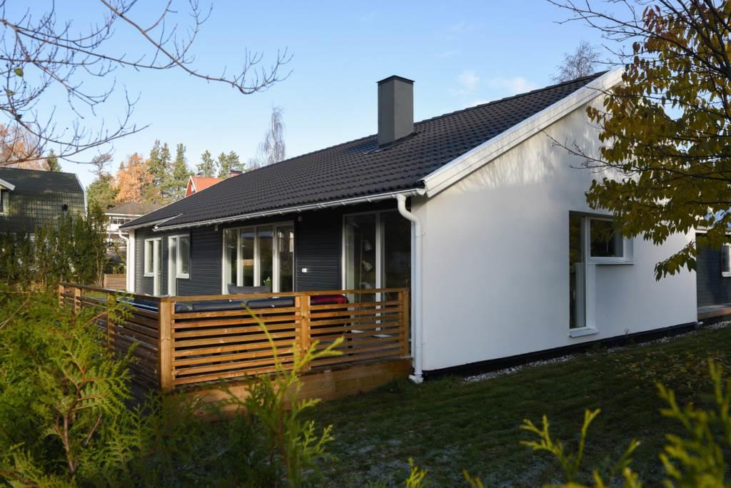 Nybyggd och mycket påkostad villa i önskeläge!