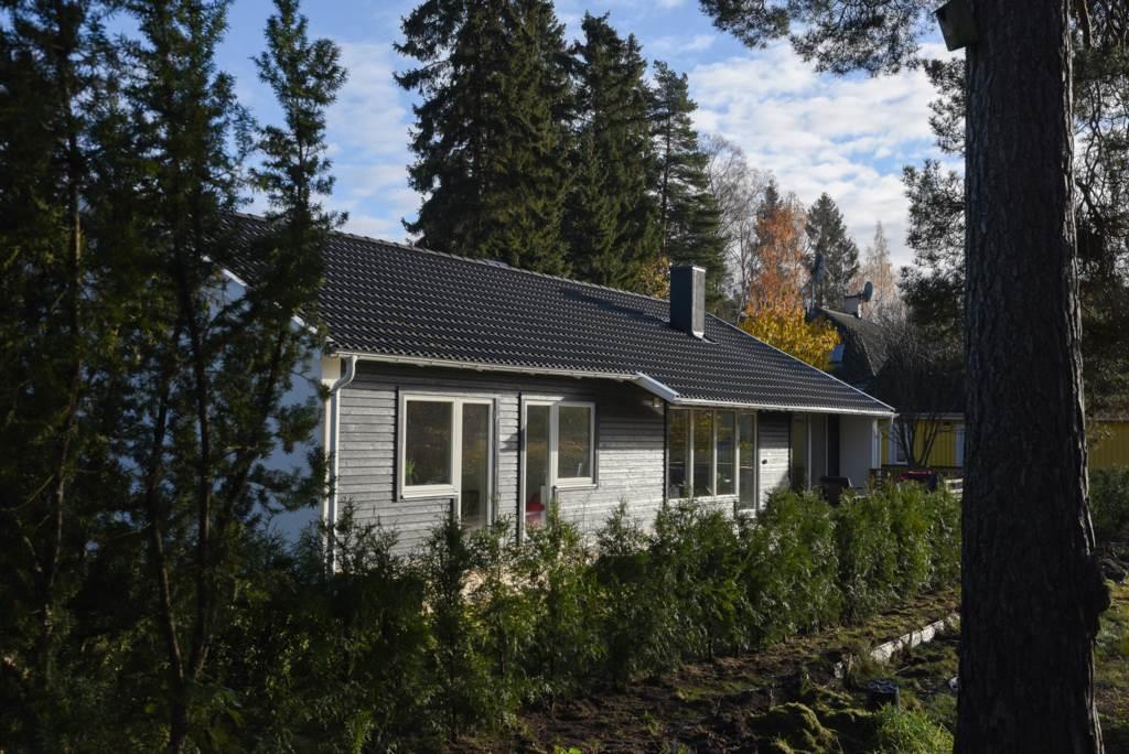 Nybyggd och mycket påkostad villa i önskeläge!
