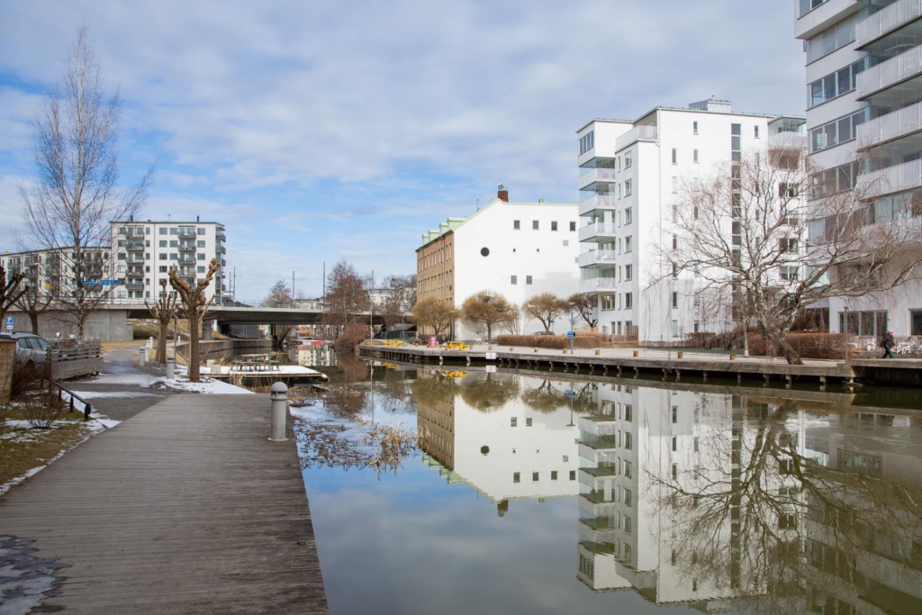Frontläge mot vattnet och stor balkong i söderläge