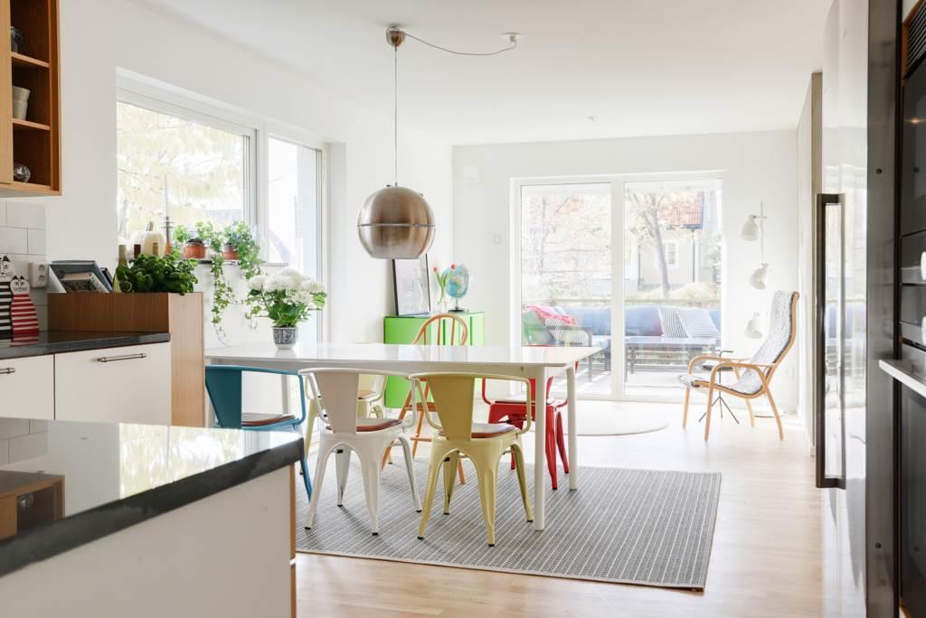 Nybyggd och mycket påkostad villa i önskeläge!