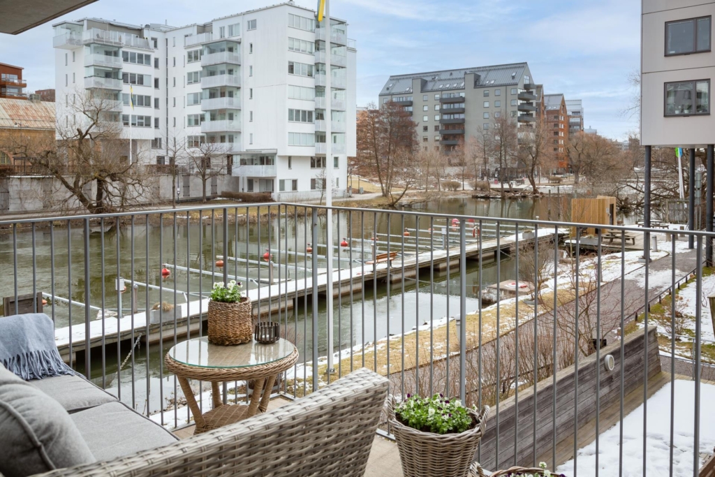 Frontläge mot vattnet och stor balkong i söderläge