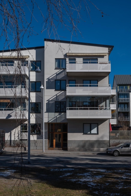 Stor, ljus 2:a med stor balkong