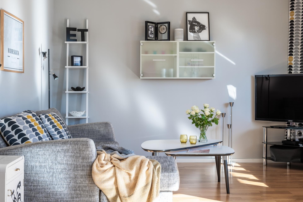 Stor, ljus 2:a med stor balkong