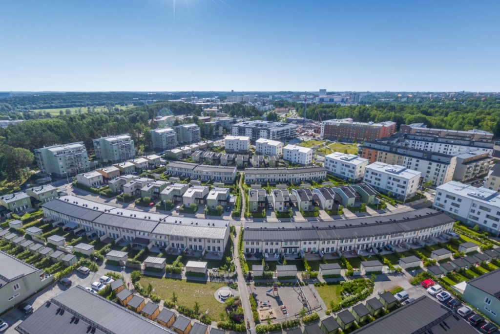 Stor, ljus 2:a med stor balkong