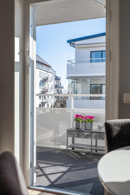 Stor, ljus 2:a med stor balkong