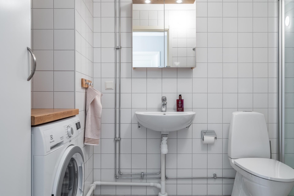 Stor, ljus 2:a med stor balkong