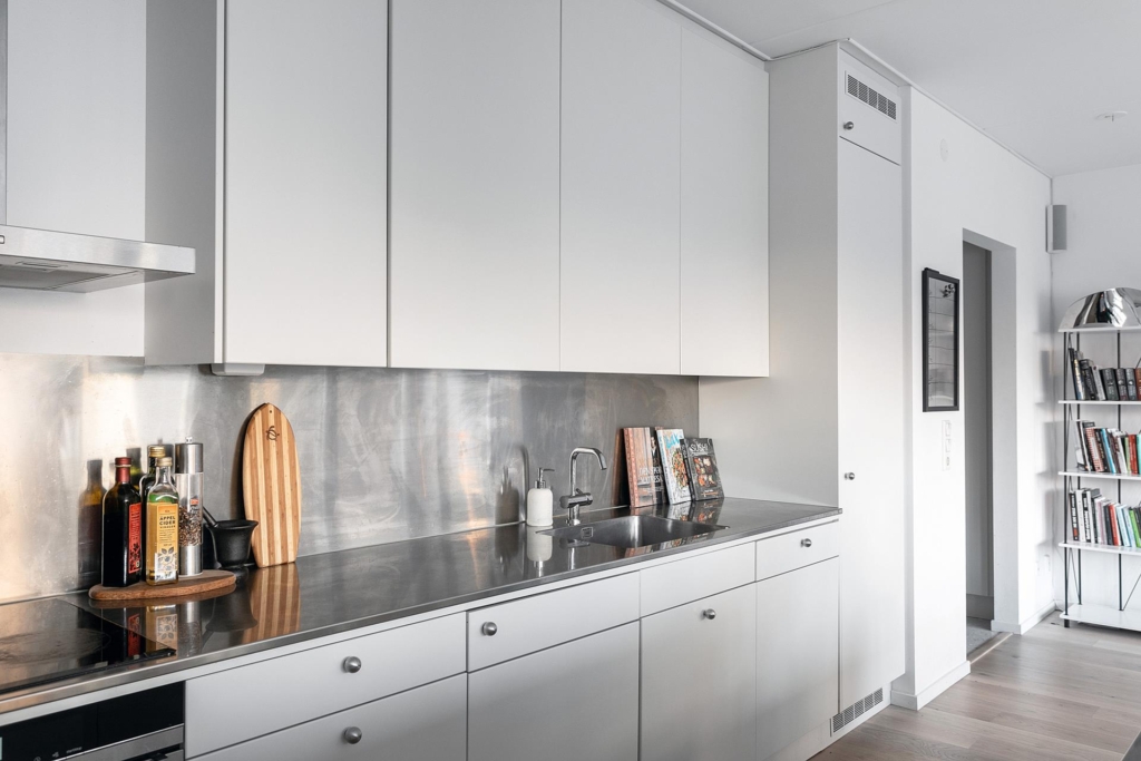 Utsökt hem i nyskick, med viss sjöutsikt i alla rum