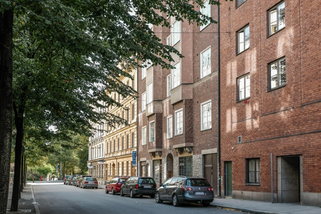 VÄNLIGEN KONTAKTA ANSVARIG MÄKLARE FÖR VISNING