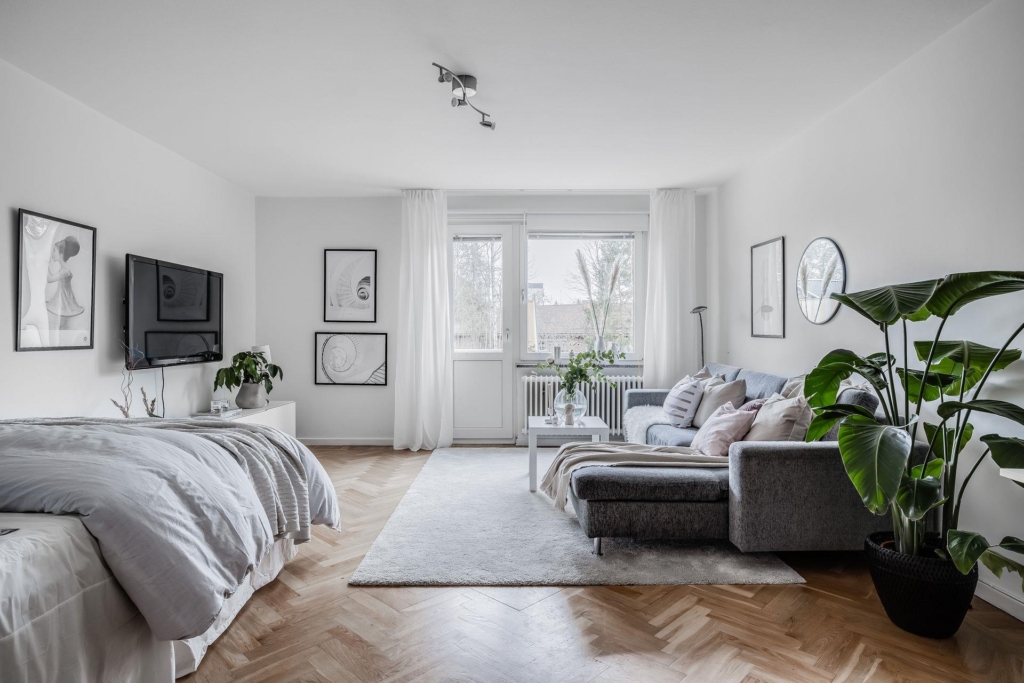 1:a möjlig 2:a med balkong, låg avgift och toppenläge!