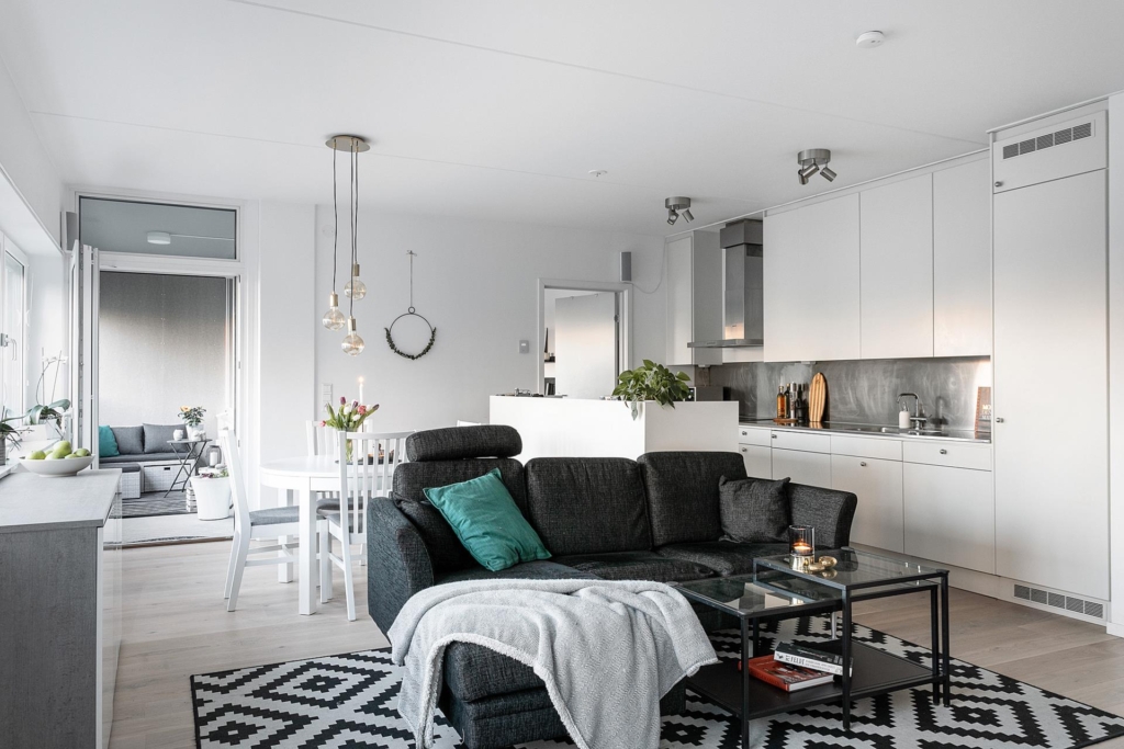 Utsökt hem i nyskick, med viss sjöutsikt i alla rum