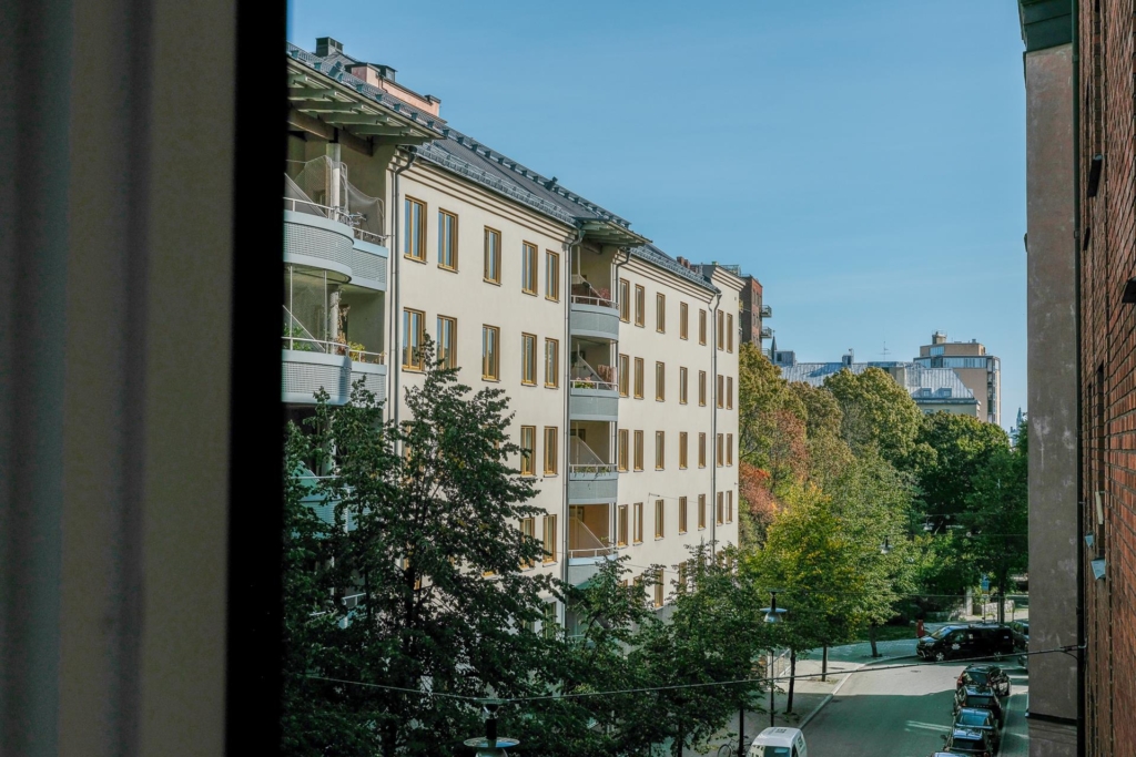 VÄNLIGEN KONTAKTA ANSVARIG MÄKLARE FÖR VISNING