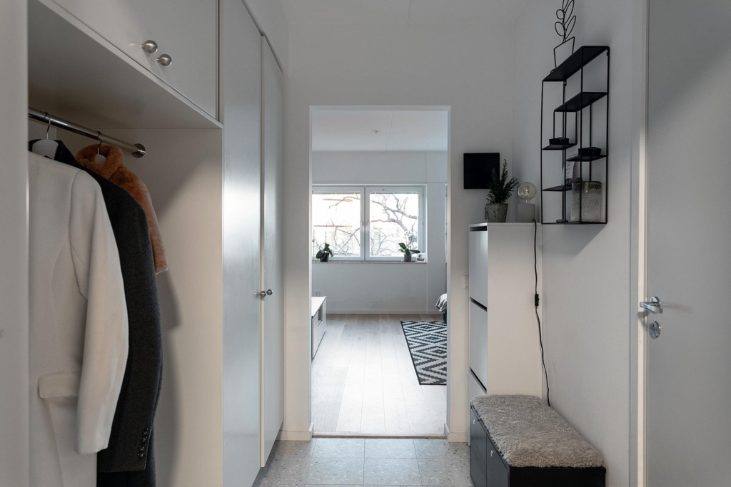 Utsökt hem i nyskick, med viss sjöutsikt i alla rum