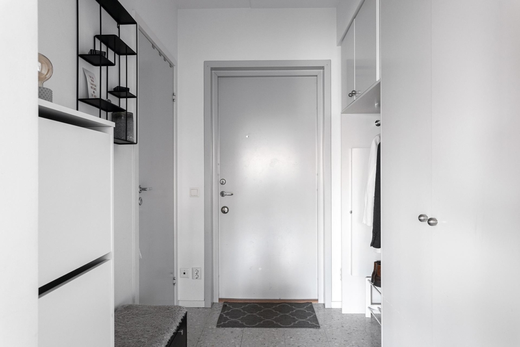 Utsökt hem i nyskick, med viss sjöutsikt i alla rum