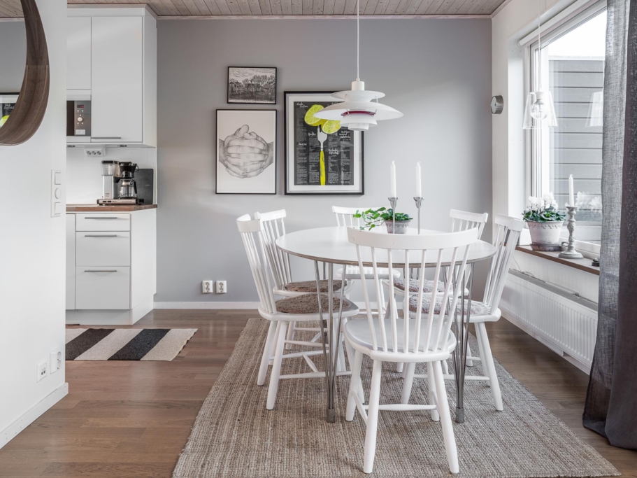 Attraktivt radhus 6 rum, garage och härliga uteplatser.