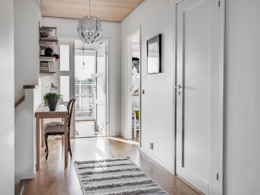 Attraktivt radhus 6 rum, garage och härliga uteplatser.