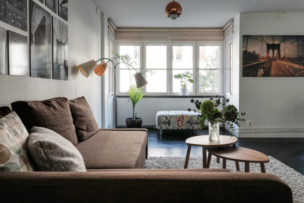 VÄNLIGEN KONTAKTA ANSVARIG MÄKLARE FÖR VISNING