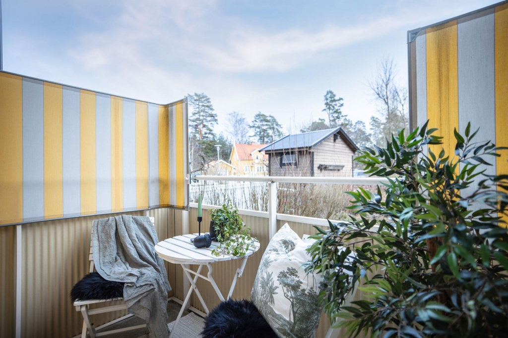 1:a möjlig 2:a med balkong, låg avgift och toppenläge!