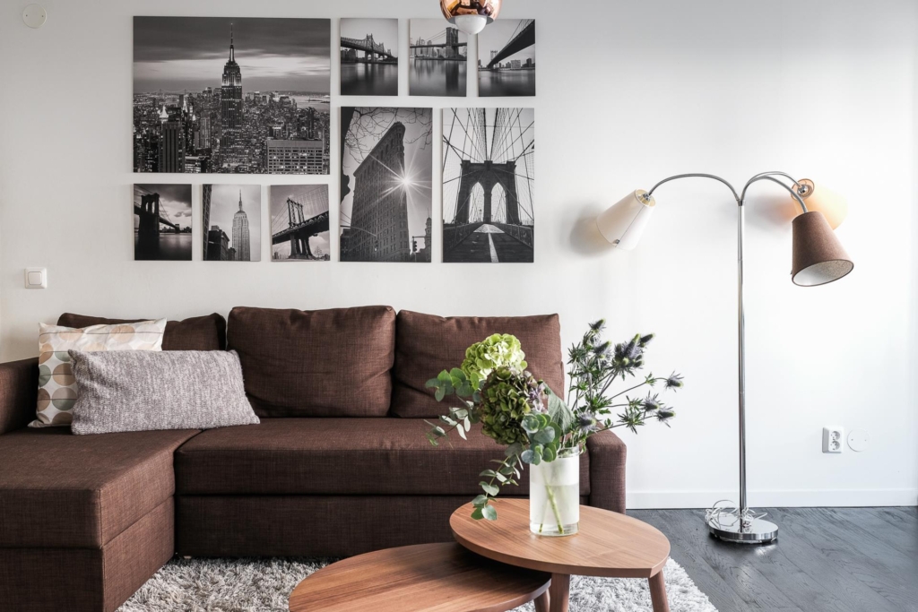 VÄNLIGEN KONTAKTA ANSVARIG MÄKLARE FÖR VISNING