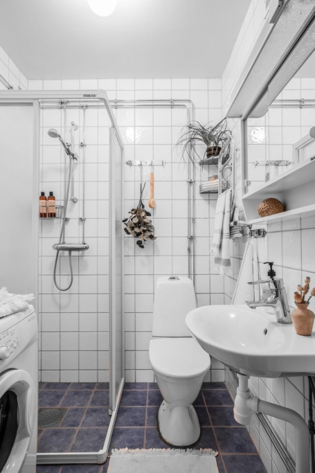 1:a möjlig 2:a med balkong, låg avgift och toppenläge!