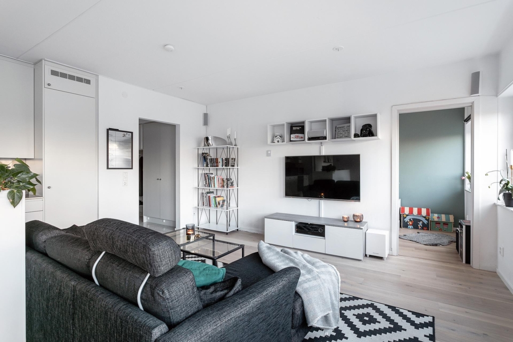 Utsökt hem i nyskick, med viss sjöutsikt i alla rum