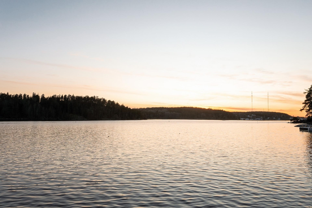 Utsökt hem i nyskick, med viss sjöutsikt i alla rum