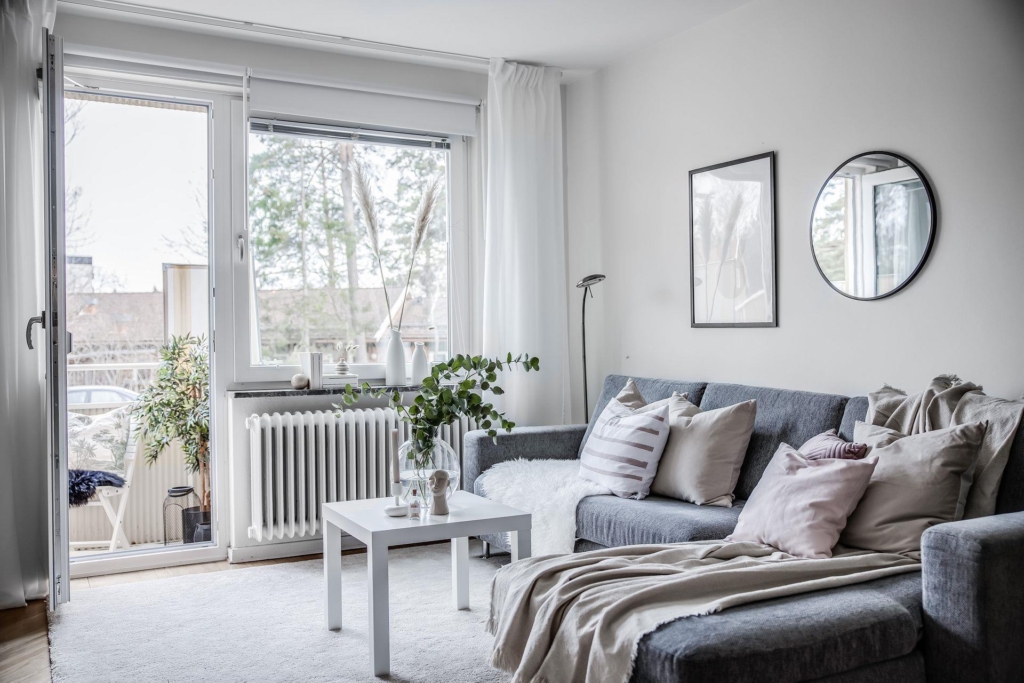 1:a möjlig 2:a med balkong, låg avgift och toppenläge!