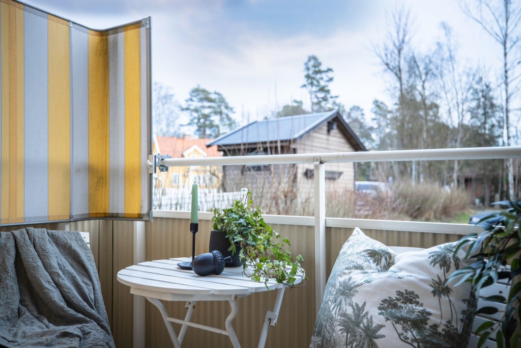 1:a möjlig 2:a med balkong, låg avgift och toppenläge!