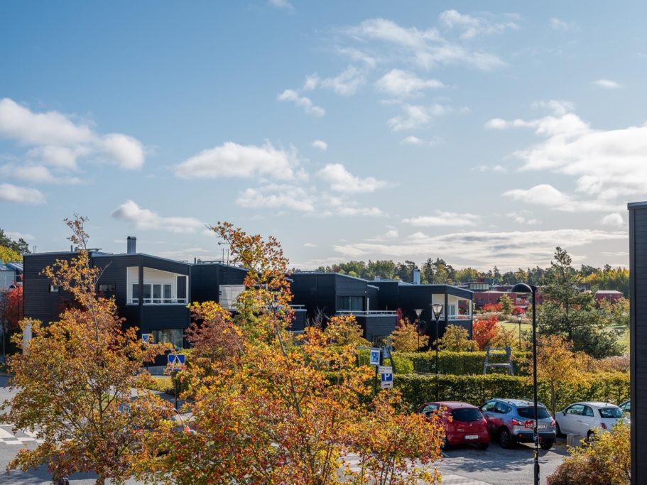 Attraktivt radhus 6 rum, garage och härliga uteplatser.