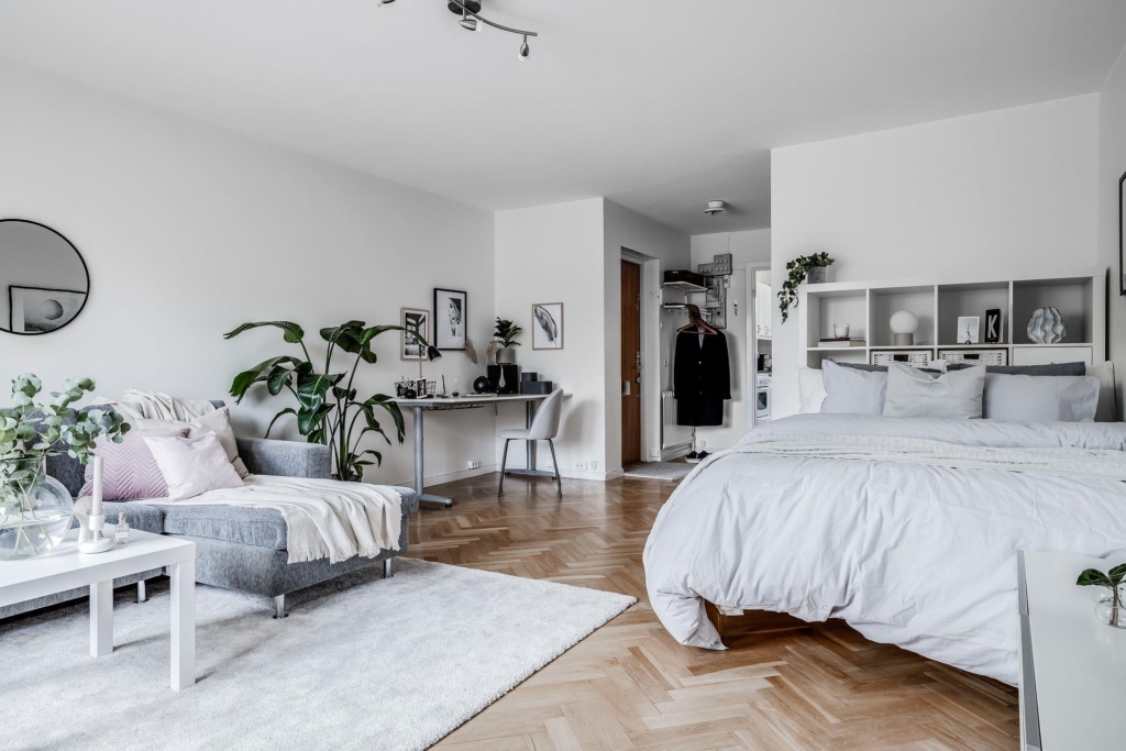 1:a möjlig 2:a med balkong, låg avgift och toppenläge!