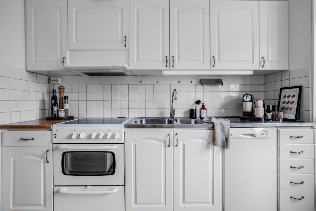 1:a möjlig 2:a med balkong, låg avgift och toppenläge!