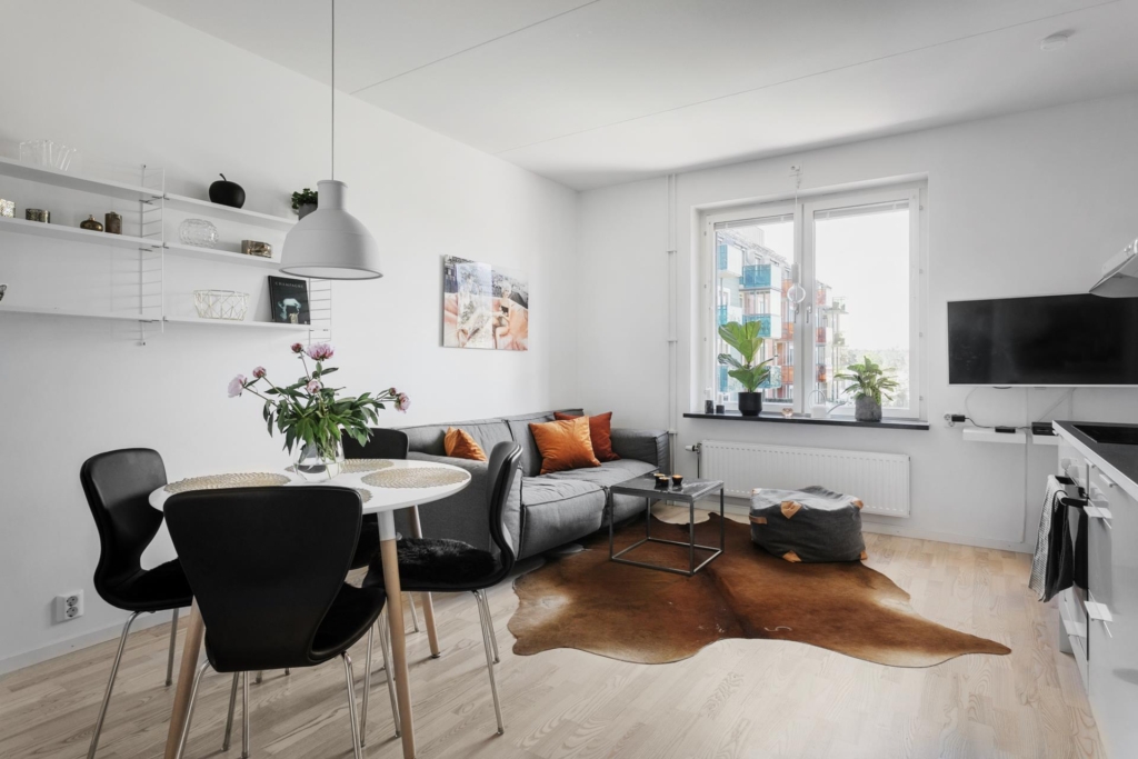 Välplanerad 2:a med balkong och naturnära läge.