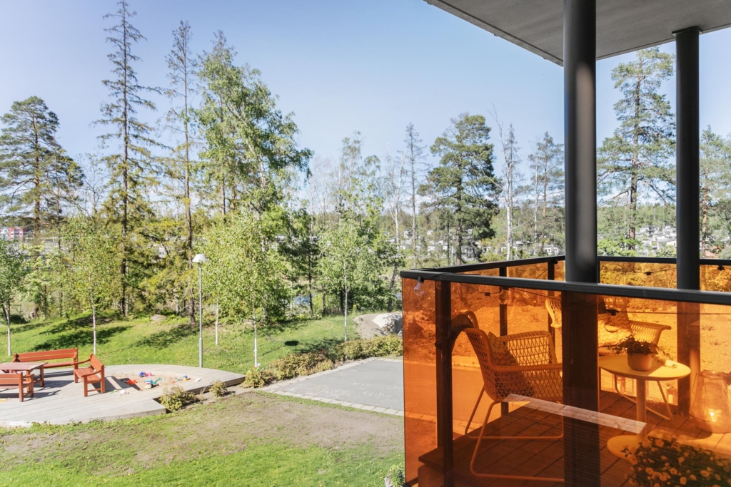 Välplanerad 2:a med balkong och naturnära läge.