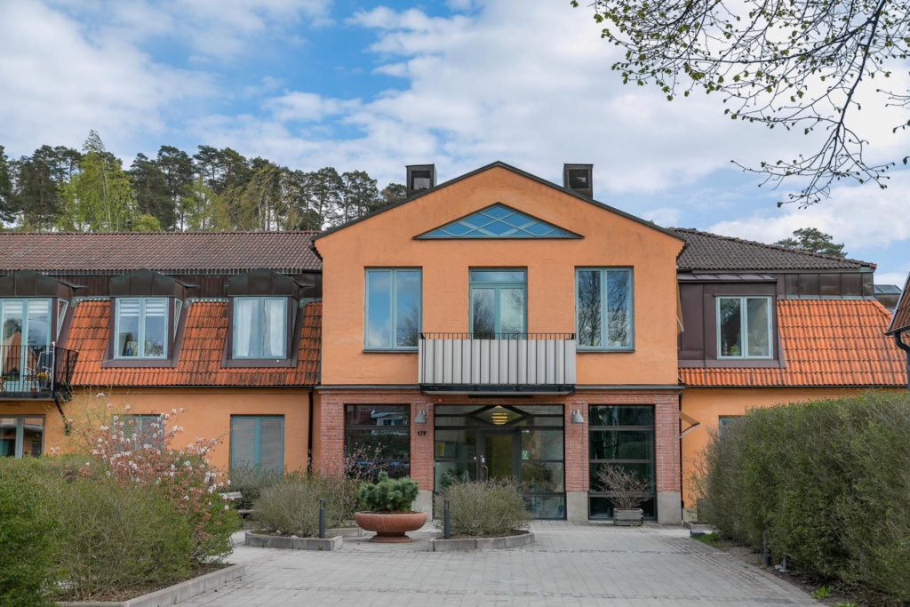 Välplanerad 2:a om 48 kvm ett stenkast från Sollentuna centrum.