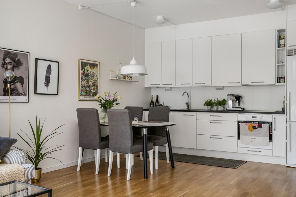 Välplanerad 2:a om 48 kvm ett stenkast från Sollentuna centrum.