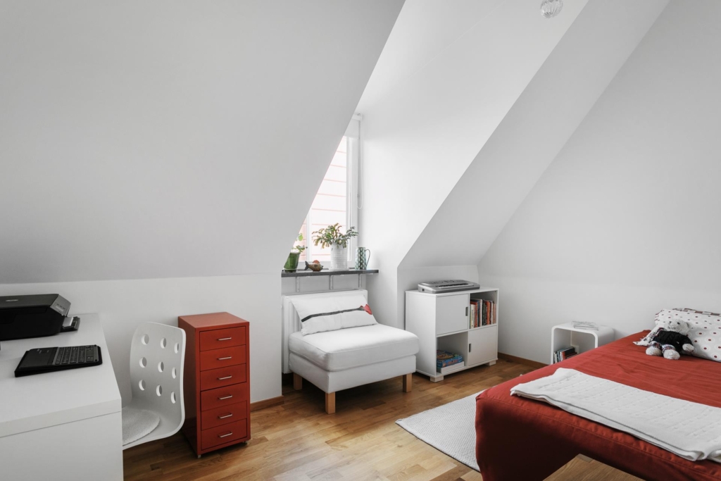 Fantastisk vindsvåning med 3 rum och 2 soliga balkonger.