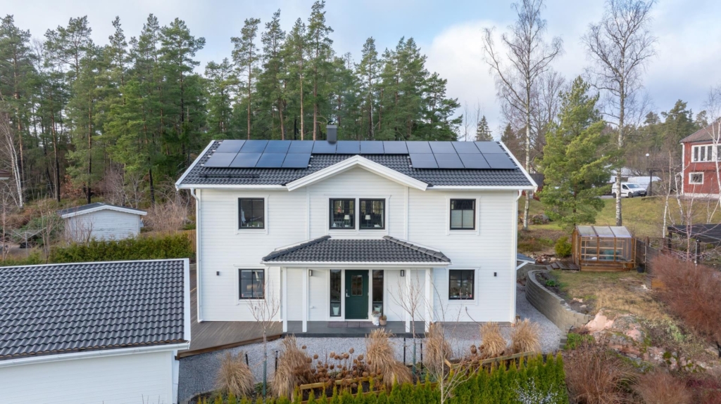 Välkommen till detta fina Götenehus i trevliga Törnskogen !