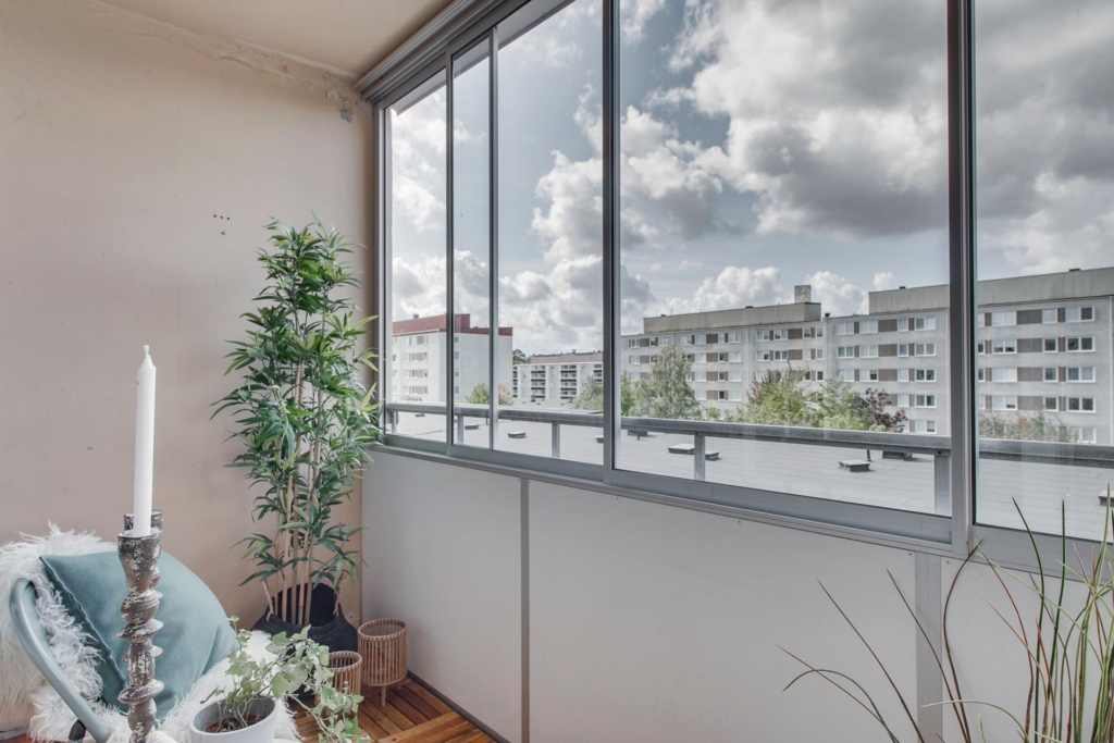 3:a i bra skick, med fin utsikt i trevliga Helenelund.