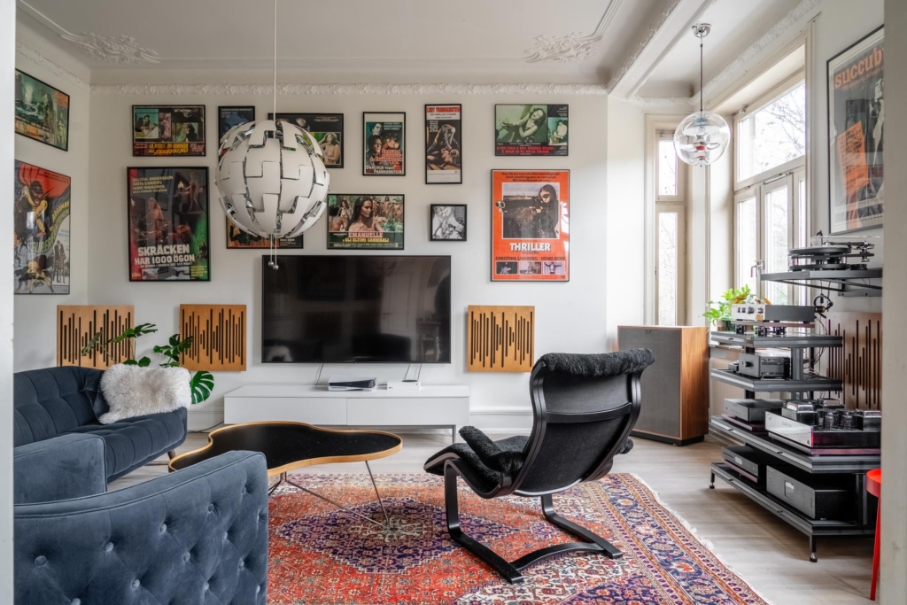 Sekelskiftesdröm anno 1904 med två vackra kakelugnar och balkong i hjärtat av Malmö