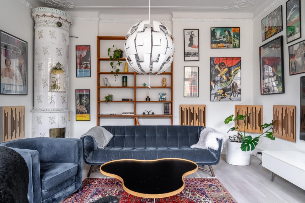 Sekelskiftesdröm anno 1904 med två vackra kakelugnar och balkong i hjärtat av Malmö